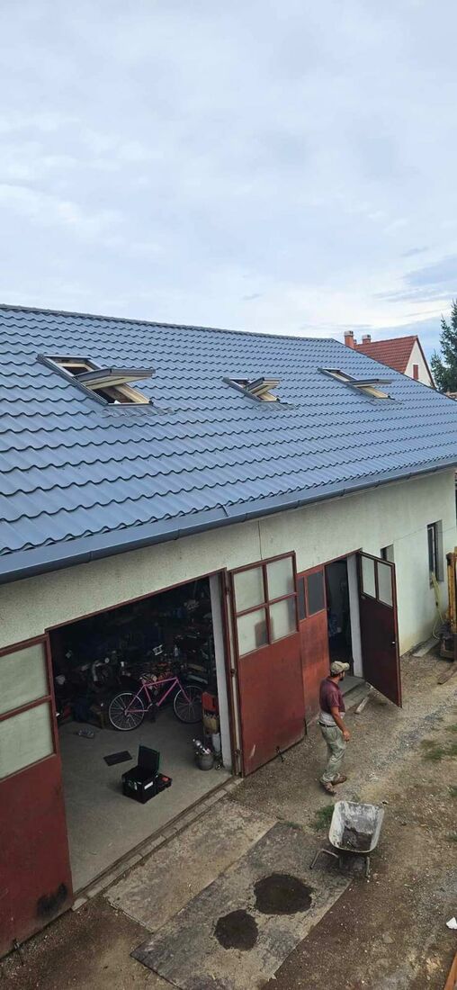 Acoperiș cu ferestre de mansardă